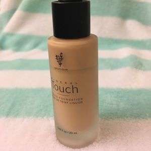 Younique - Mineral Touch Liquid Foundation